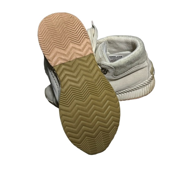 Sorel Women's Out N About III Conquest Winter Ankle Boot - Chalk, Sea Salt - Picture 8 of 13